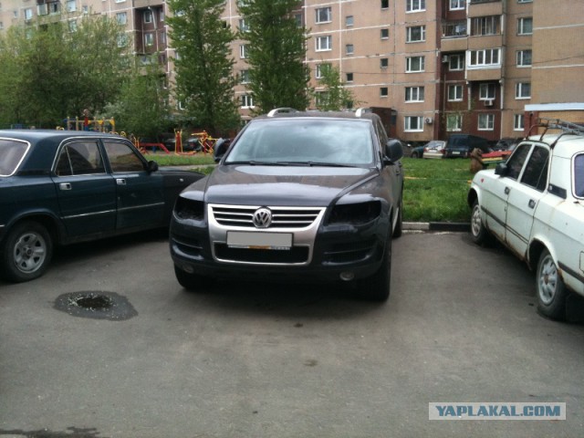 У Mazda в Ростове вырезают противотуманки.=