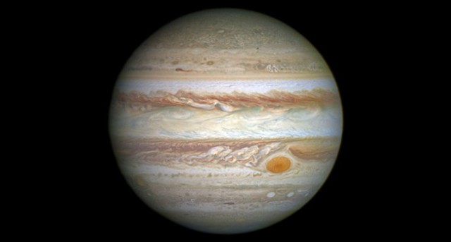 «Juno» передал великолепные снимки облаков Юпитера