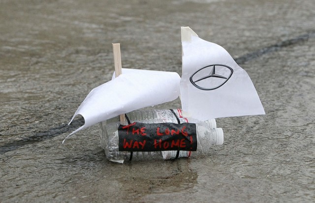 Гонщики F1 отказались "плавать" в Японии