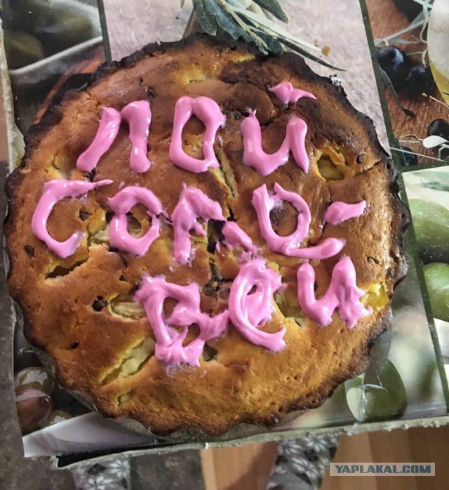 Быстро-вкусно: пирог на сметане с персиками