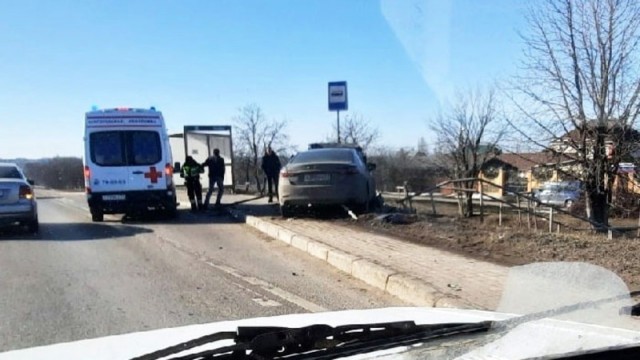 Вытолкнул на встречку и сбежал