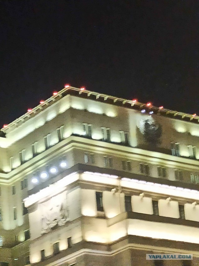 В Госдуме назвали фейком снимки ПВО на крышах бизнес-центра и Минобороны в Москве