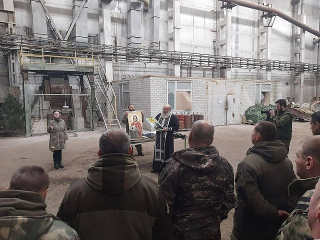 Российские власти готовятся к набору 400 тысяч контрактников