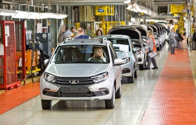 Серая и чёрная краска тоже закончились. АвтоВАЗ начнёт красить Lada Granta исключительно в белый