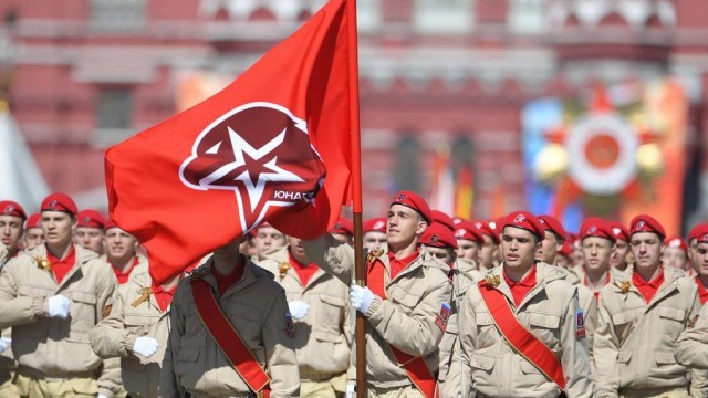 "Гитлерюгенд" уже не за горами...