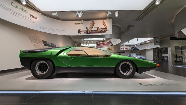 Alfa Romeo museo. Красивых автомобилей пост