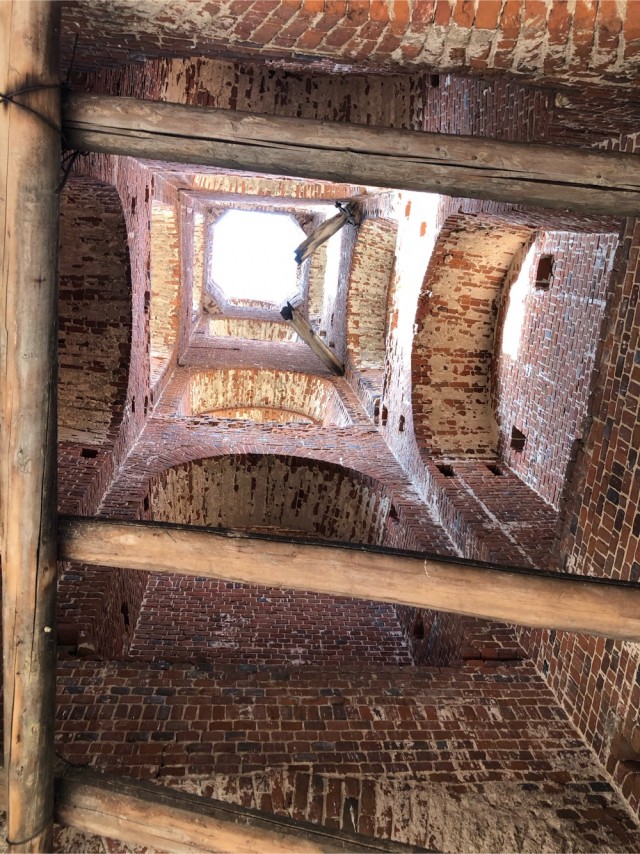 Где находится самая загадочная церковь-заброшка