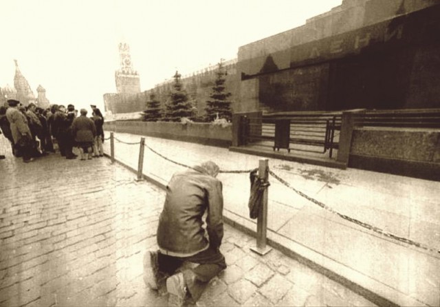 День в истории. Отмена поста номер один у Мавзолея