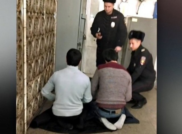 Суд Люблинского района оштрафовал и депортировал гражданина Таджикистана, который посредством намаза занимался религиозной пропагандой