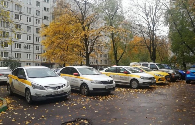 Верховный суд поставил точку в спорах: кому теперь принадлежат парковочные места во дворах - новые правила заставят уважать соседей.