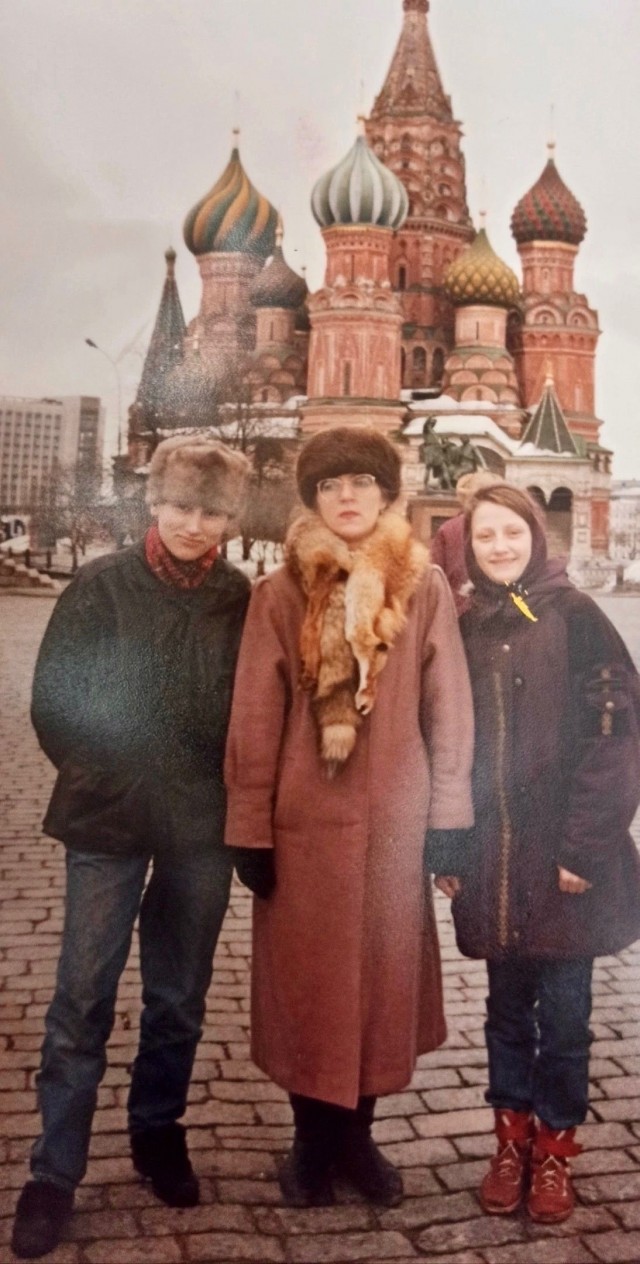 Девчата из 90-х и 00-х