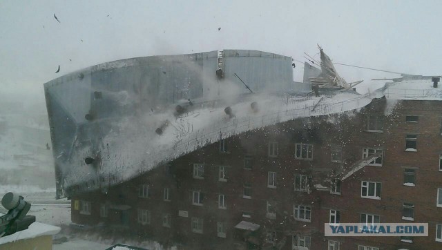 В аэропорту Норильска ветром снесло Boeing