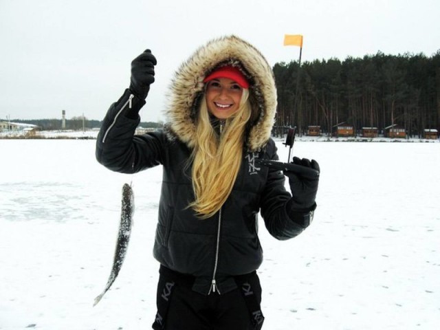 А ты любишь зимнюю рыбалку? Тогда смотри