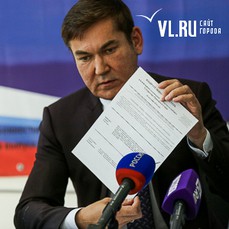 «Единороссы» обвинили Андрея Ищенко в подкупе избирателей и «реализации экстремистского сценария»