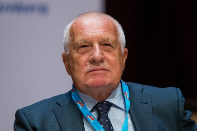 Экс-президент Чехии осудил русофобию и отказался возвращать российскую медаль