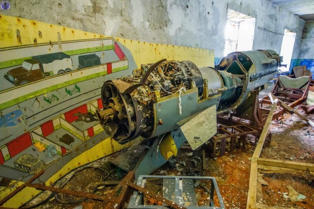 Заброшенный на о.Кильдин военный городок 2-го дивизиона 616-го ОБРП