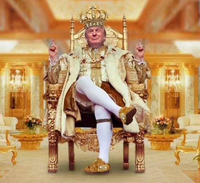 А Трамп с пальчиком ничего не попутал?