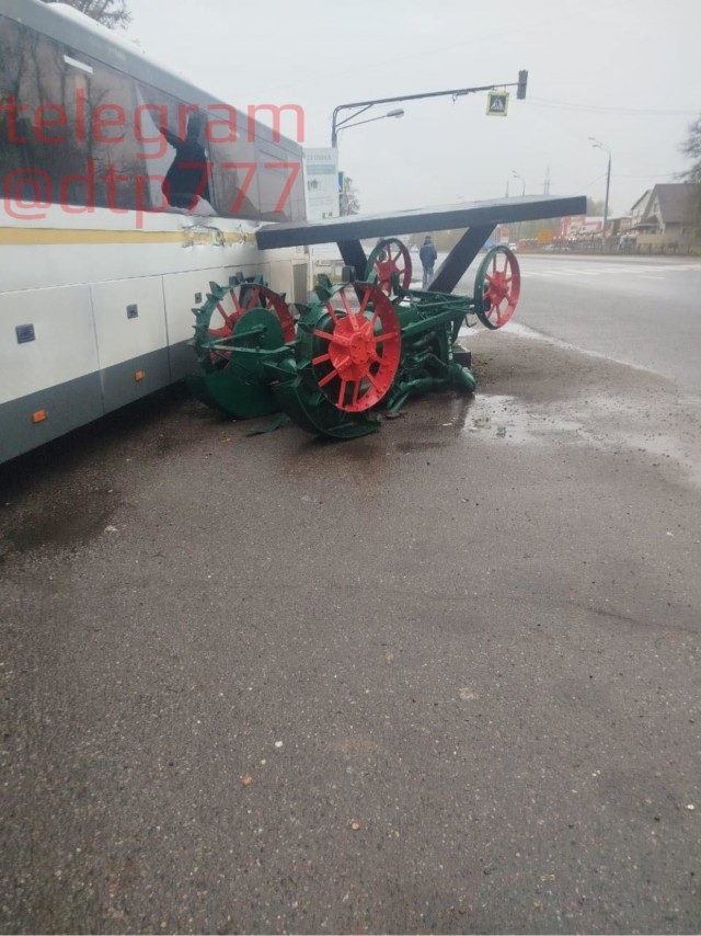 Ну рассказывай трактор, как обгонял, подрезал...