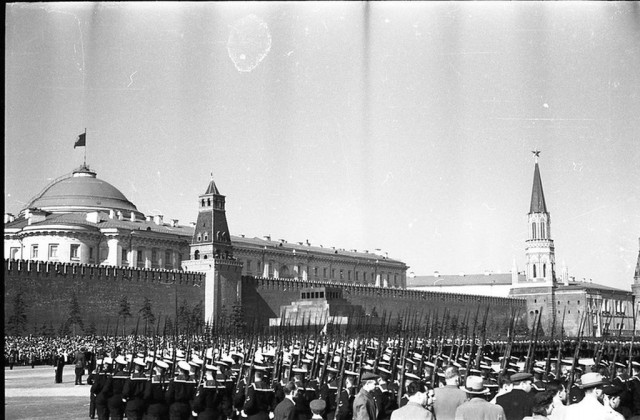 Военный парад весна 1951 года.