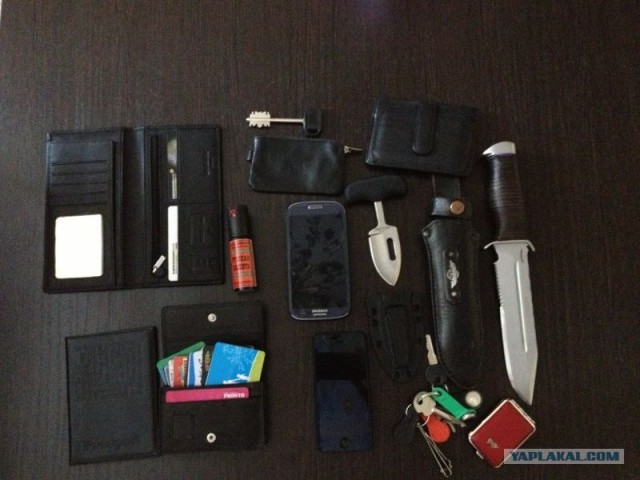 Кто что носит в карманах