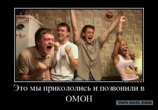 Активисты «СтопХам» придрались к автобусу ОМОН в центре Москвы и были жестко задержаны