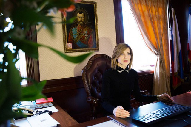 Поклонская с иконой Николая II приняла участие в акции "Бессмертный полк"