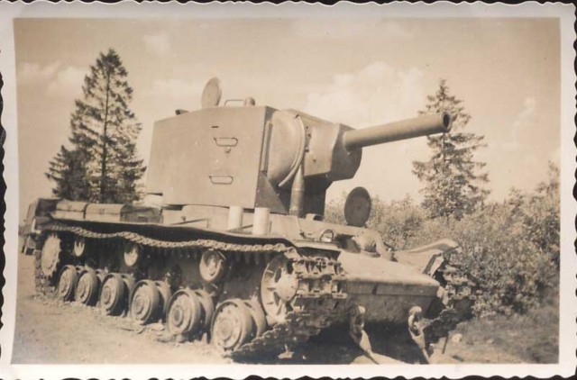 «Тяжелый штурмовой танк КВ-2»