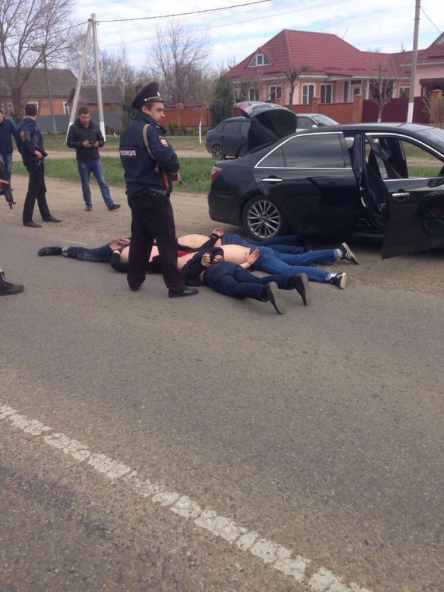 Момент расстрела полицейских в Астрахани попал на видео