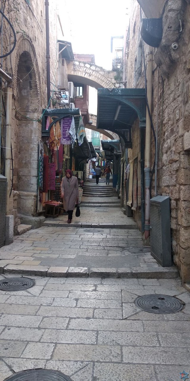 Прогулки по старому Иерусалиму, пещере вдоль Стены Плача и еврейскому кварталу