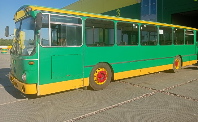 Автобус Мерседес Бенц 15 HRD 53