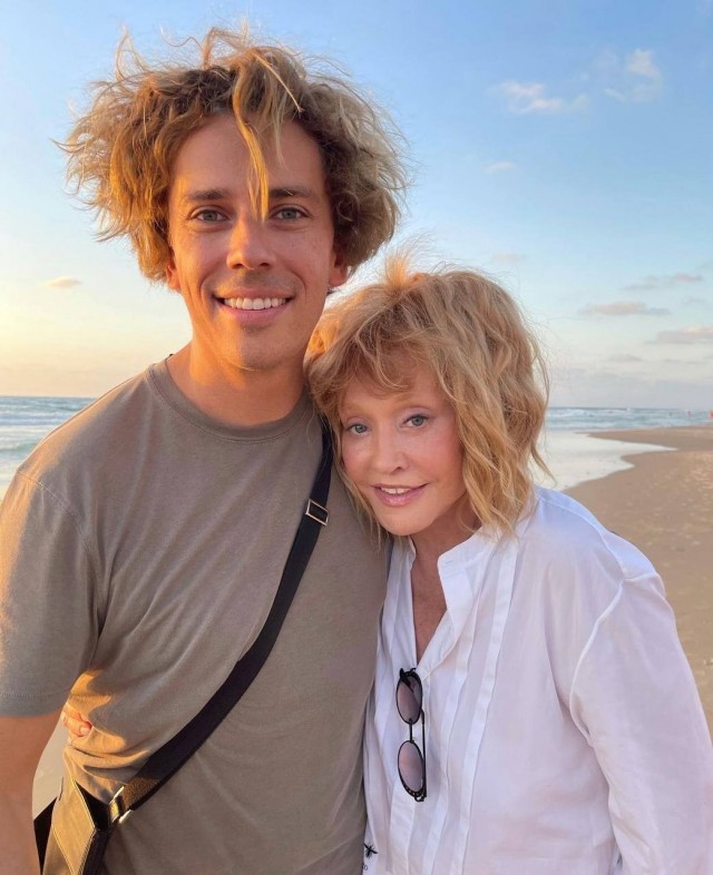 Обстановка в комментариях Галкина и Пугачевой: