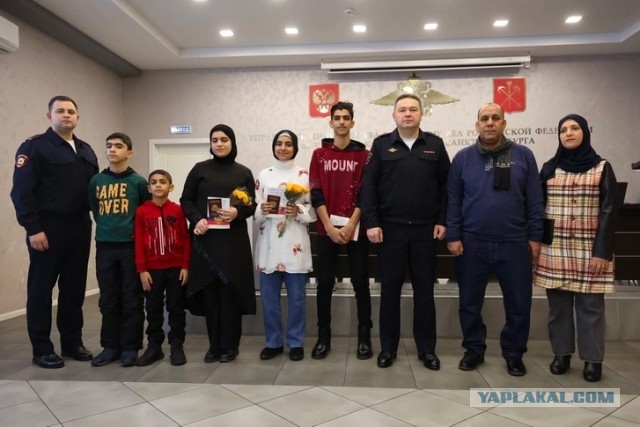 В Чечне вручили первый сертификат на маткапитал палестинской семье
