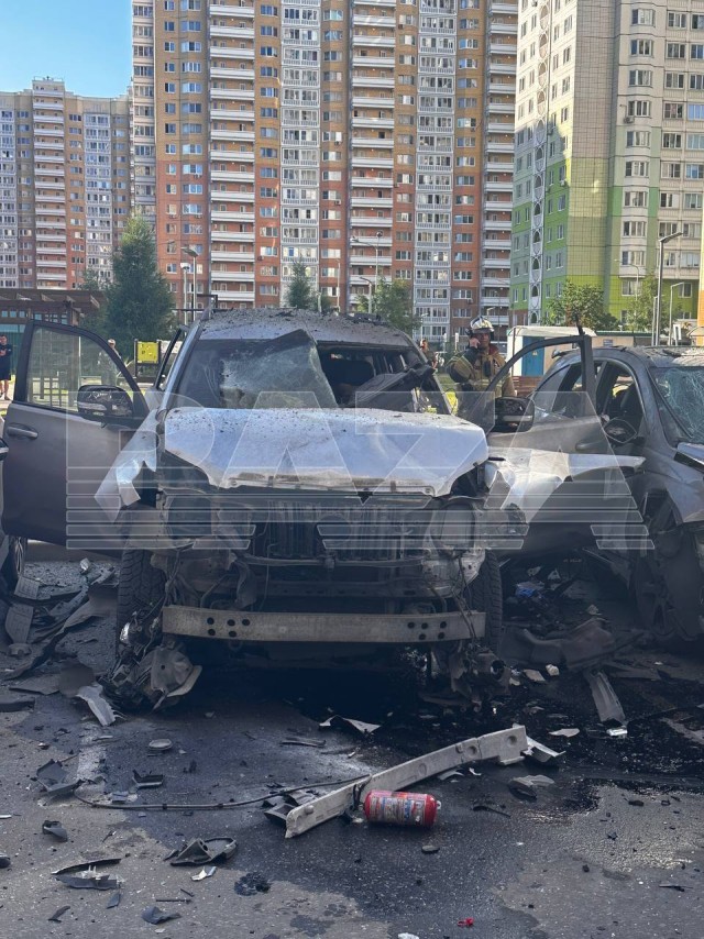 Тойота Лендкрузер взорвалась на севере Москвы