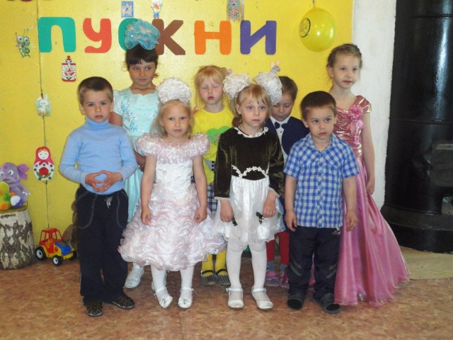 Фотограф криворукий или просто жирный тролль?