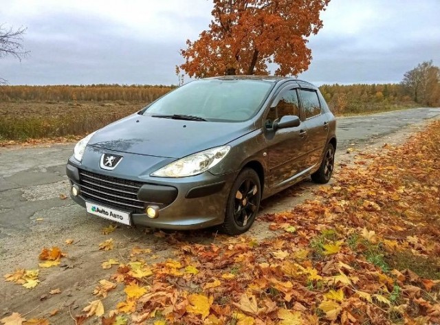«Автостат»: средний возраст легковых автомобилей в России составляет 15,5 лет