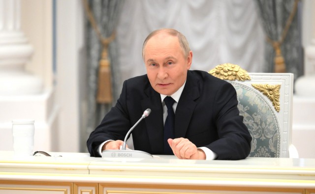 Путин заявил, что закупка автомобилей за рубежом ведет к потере суверенитета