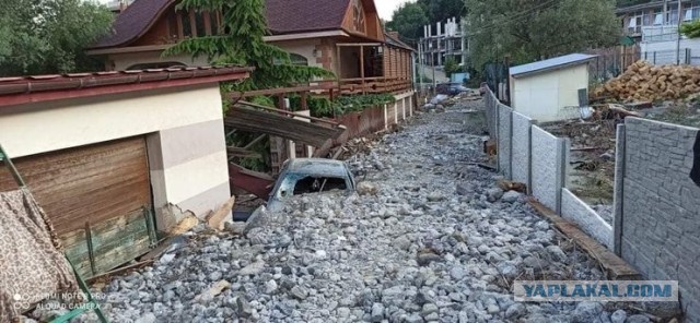 В Крыму бензина становится все меньше - на АЗС образовываются огромные пробки