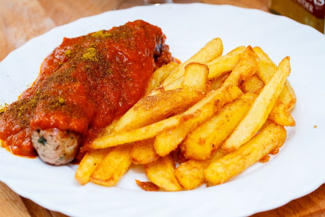 Легендарный немецкий фастфуд "Карривурст с картофелем фри"