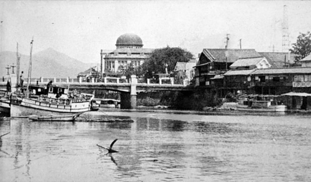 Хиросима до и после атомной бомбардировки, 1945 год.