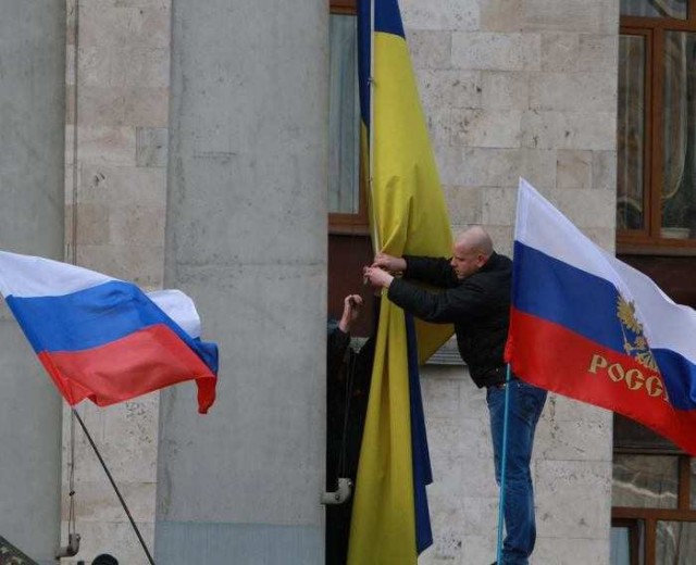 Французские сенаторы шокированы неонацистскими настроениями в Киеве