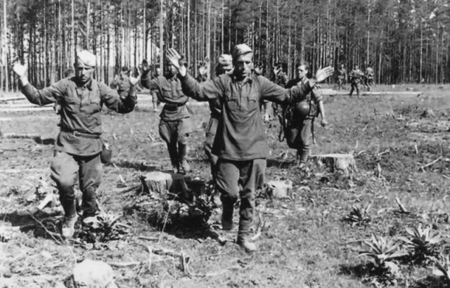 Фотографии связанных с историей Красной и Советской Армии.