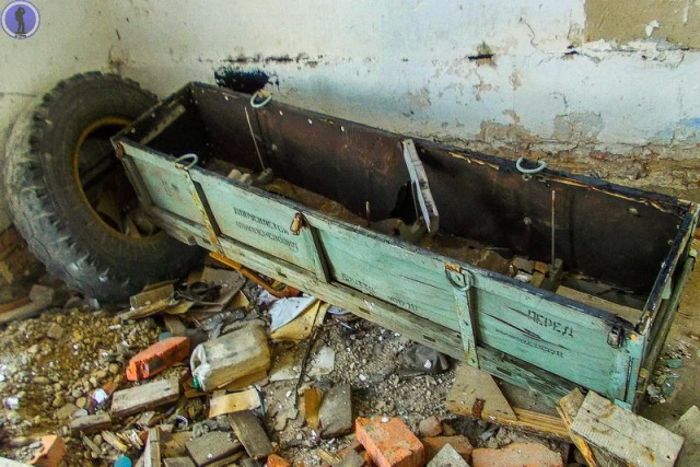 Заброшенный ракетный арсенал бывшего военного аэродрома "Кулон" в Переяславке