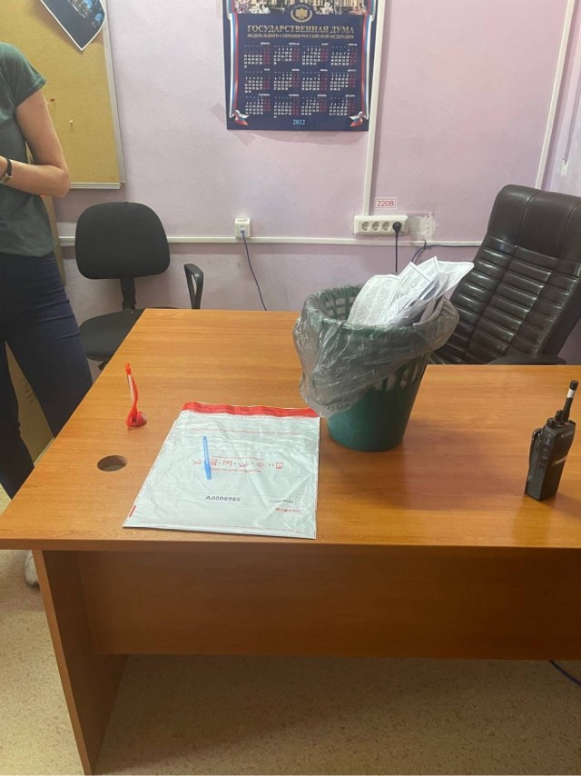 Как "куется" победа Собянина: председатель УИК-1246 в Москве спалился за вбросом бюллетеней