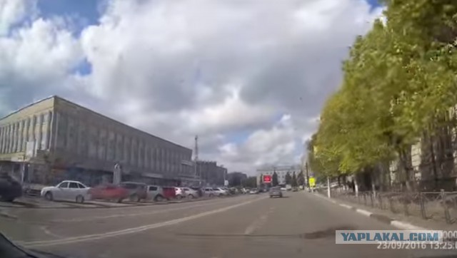 В Сети появилось новое видео аварии у ЦУМа в Липецке