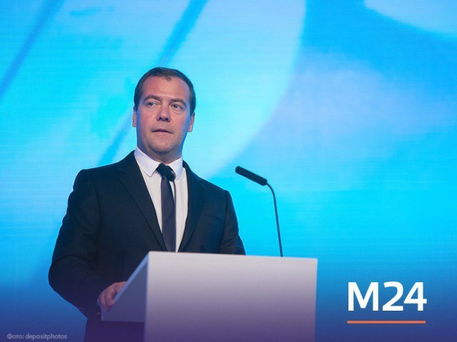 Медведев поставил задачу вдвое снизить уровень бедности.