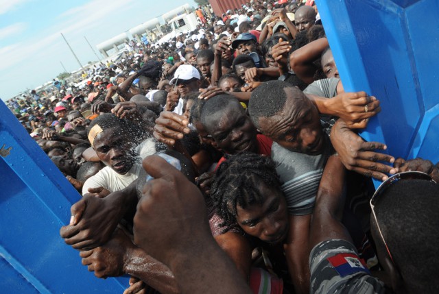 Жители Гаити взбунтовались против США и призвали на помощь Россию