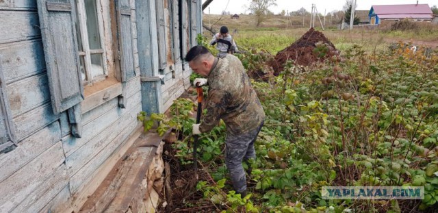Провели бабушке воду в дом.