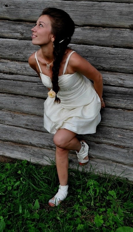 Девушка, фотоаппарат, фантастическая поза