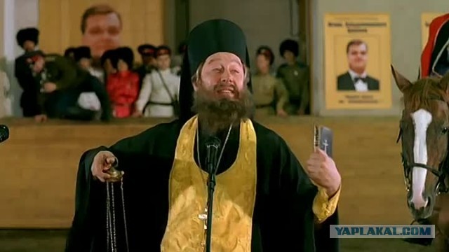 Мужчина с иконой в руках согрешил прямо на видео.