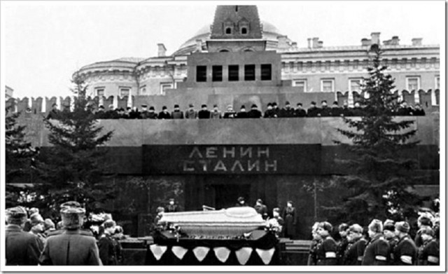 Вернуть Дзержинского на Лубянку предложил уже и  депутат Мосгордумы Николай Зубрилин.